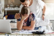 Cada vez más familias se atrasan con créditos y tarjetas