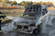Un Chevrolet Corsa se incendió en la Ruta 188 y las pérdidas fueron totales