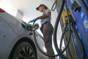 Combustibles: Cayó la venta por tercer mes consecutivo