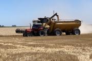 Bajó la venta de tractores y cosechadoras, subió un poco la de sembradoras