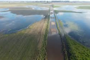 A tontas y a locas, los caminos rurales