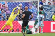 Con un triplete de Messi, Argentina goleó a Argelia y debutó a pura sonrisa