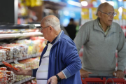 Cuánto aumentarán las jubilaciones, la AUH y otras asignaciones en agosto, tras el dato de inflación