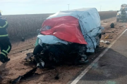 Dos hombres murieron tras un violento choque frontal entre un utilitario y un camión en la Ruta 4