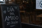 En La Plata, la recesión y el Mundial le ganan la pulseada al Día del Amigo