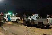 Ruta 188: Un hombre murió tras un choque frontal entre una camioneta y un camión