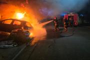 Junín: Un Peugeot 208 sufrió destrucción total tras incendiarse en la vía pública