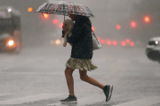El temporal dejó inundaciones, destrozos y más de 70 mil usuarios sin luz en Buenos Aires