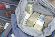 Encontró una mochila con casi $ 90 millones en la banquina y vivió una pesadilla