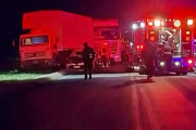 Trágico siniestro vial en ruta 188: Un fallecido y ocho heridos al chocar dos autos y un camión