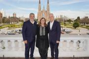 Arata y Burgos cruzaron ideas con Alak sobre gestión y políticas para los municipios