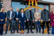 Abrió McDonald's en la terminal: mucho brillo y muchas sombras