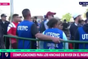 Descontrol y avalancha en el ingreso de los hinchas de River al Eva Perón