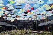 Un "cielo de paraguas" muestra una nueva fisonomía en el centro de Junín