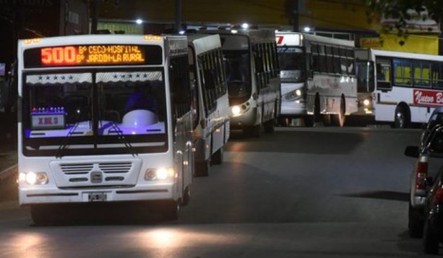 En un municipio bonaerense libertarios presentaron un amparo para retrotraer las tarifas del transporte