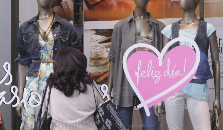 Día de la Madre: proyectan un gasto promedio de $55.800 por regalo y consumo acotado